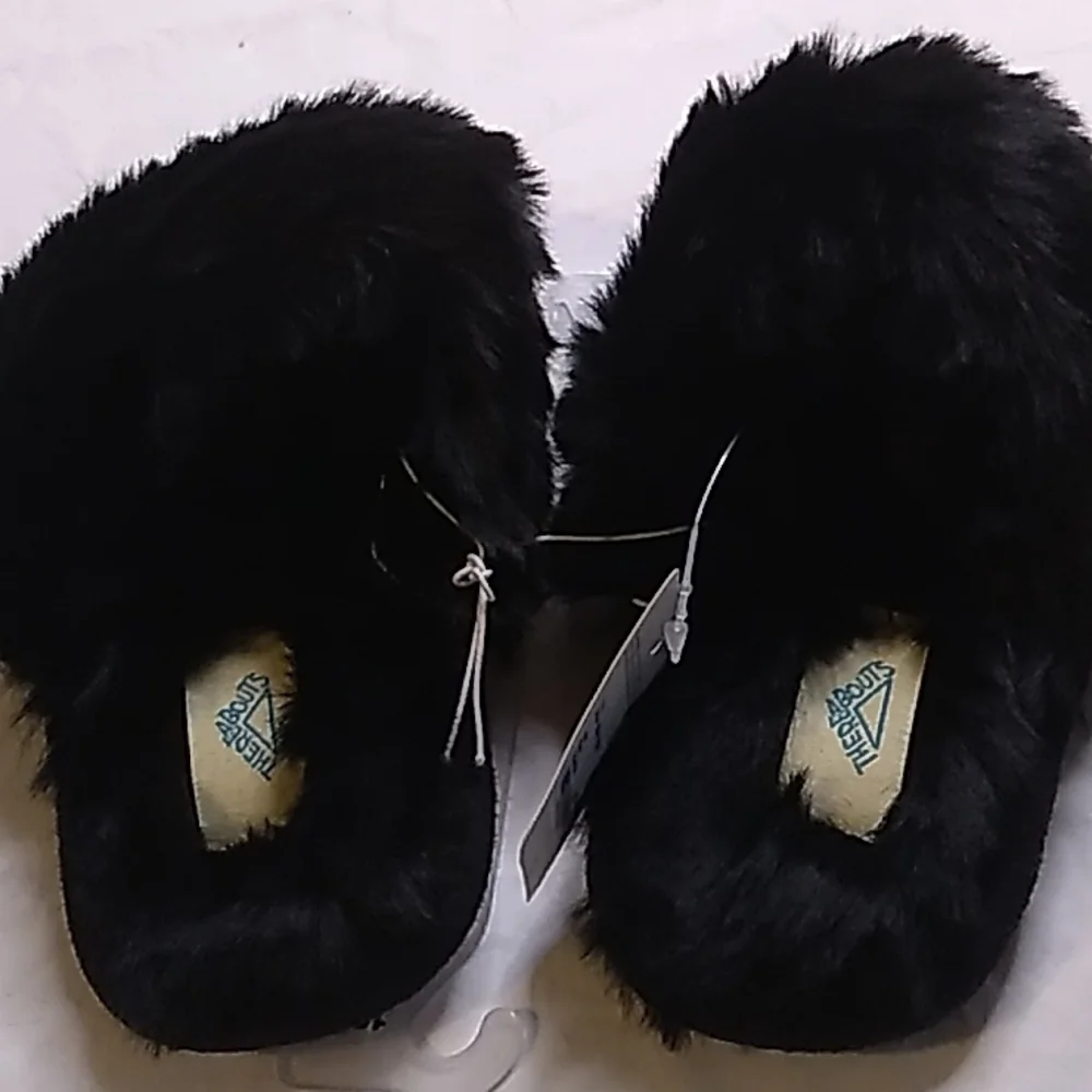 Girls Slippers size 12 / 13 black with boa and sequence that turns silver. NWT